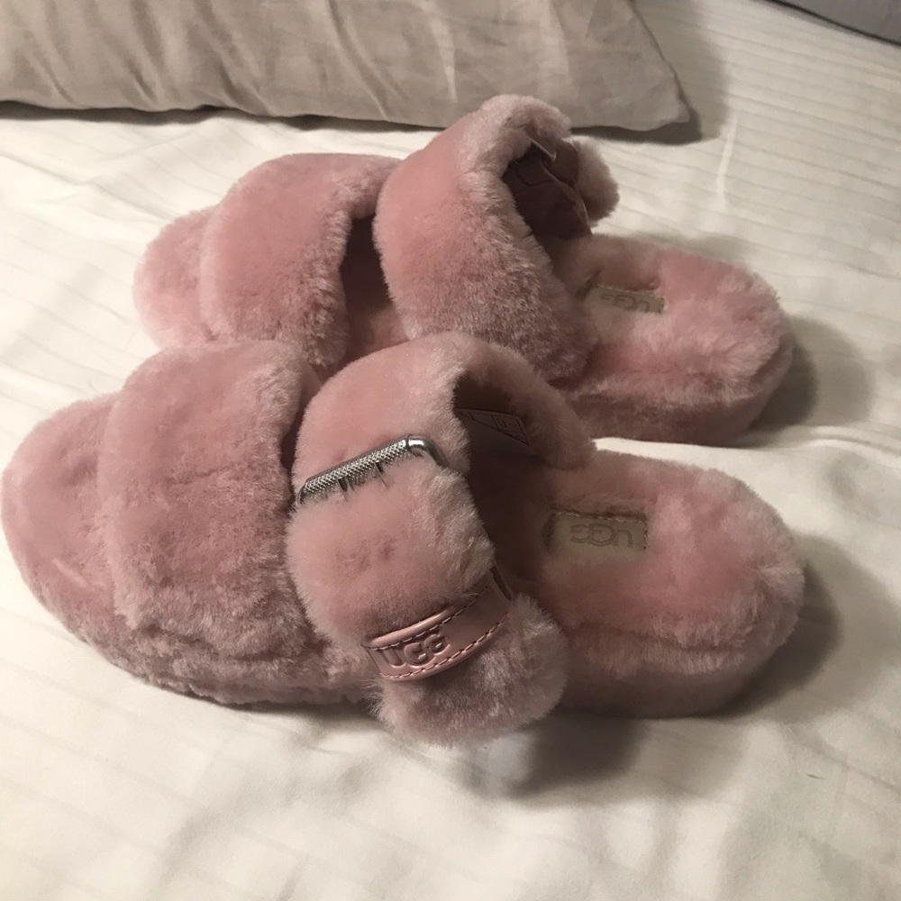 SOLD DO NOT BUY. UGG fuzz yeah slippers